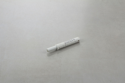 Виштовхувач для фасадів K-Push Tech врізний Italiana Ferramenta з ходом 20мм з буфером білий