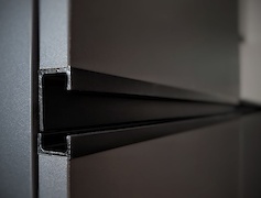 H1 для меблевих фасадів чорний Brush дліна 5950 мм для плити 18мм