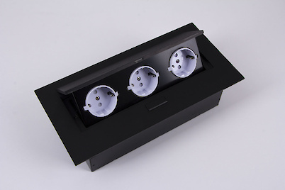 Вбудована розетка GTV SCHUKO горизонтальна на 3 вилки чорна ( вбудований подовжувач )