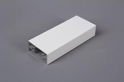 Труба прямоугольная алюминиевая 40x20x2мм с приливами L= 5950мм белый