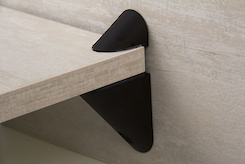 Полкодержатель черный Poliplast