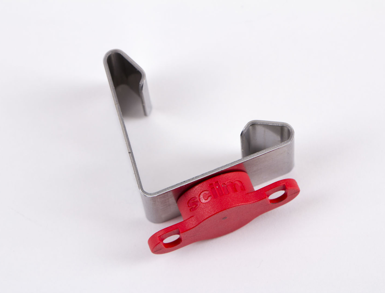 Пластина с клипсой на магните для ножки Scilm для цоколя из ДСП