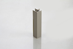 Куточок універсальний U90 для алюмінієвого цоколя H=100мм, коньяк