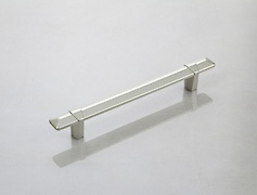 Меблева ручка Giusti РГ 600 WMN843.128.00R3 срібло Ноттінгем