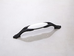 Мебельная ручка Giusti РГ 620 M94.00.00.N4G черный матовый с белой керамикой  