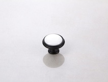 Меблева ручка-кнопка Giusti РГ 621 P77.00.00.N4G чорний матовий з білою керамікою