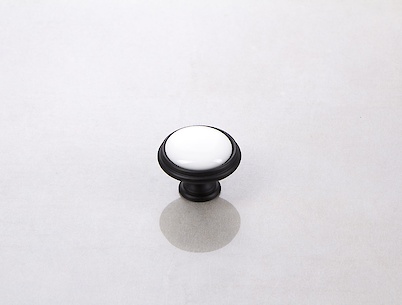 Меблева ручка-кнопка Giusti РГ 621 P77.00.00.N4G чорний матовий з білою керамікою