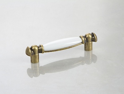 Меблева ручка Giusti РГ 624 M09.00.00.D1G старе золото з білою керамікою