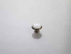 Меблева ручка-кнопка Giusti РГ 625 P77.00.00.D1G старе золото з білою керамікою