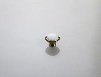 Меблева ручка-кнопка Giusti РГ 625 P77.00.00.D1G старе золото з білою керамікою