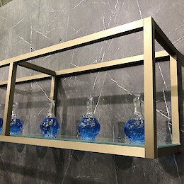 Труба квадратна 20х20 золото поліроване зі скляною полицею