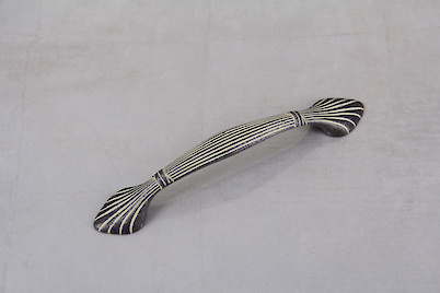 Меблева ручка Giusti РГ 35 WMN503.128.00C2 чорна бронза/молочна патина