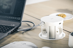 Вбудована розетка GTV COMFORT PLUS вертикальна на 4 вилки, 2USB, індукційна зарядка, біла