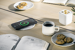 Вбудована розетка GTV COMFORT PLUS вертикальна на 4 вилки, 2USB, індукційна зарядка, біла