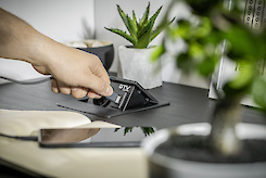 Вбудована розетка GTV AVARO горизонтальна 1 вилка, USB А, чорна (подовжувач, що вбудовується)