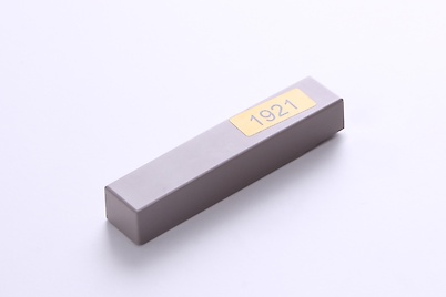 Мебельный воск твердый Heinrich König Ко 141 длина 8 см, цвет 1921, U727 Серый камень/ 3188 Тоффи