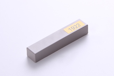 Мебельный воск твердый Heinrich König Ко 141 длина 8 см, цвет 1922,  6932 Фунго