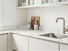 Столешница из компакт-плиты Egger 12мм F8001 ST9  Мрамор Хрусталь сплошной с белым внутренним наполнением