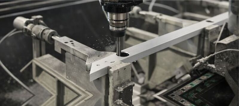 Обработка алюминиевого профиля: резка, сверление, фрезерование, сборка с наполнением (стекло, зеркало)