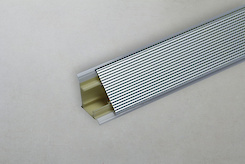 Отбортовка алюмінієва трикутна Scilm H=30мм L=4000мм рифлена