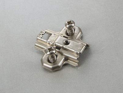 Крестообразная монтажная планка Hettich Intermat под прикручивание, с евровинтами h=1,5 мм никель