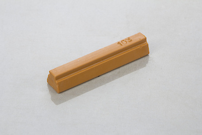 Меблевий віск м'який Heinrich König Ко 140 довжина 8 см, колір 103