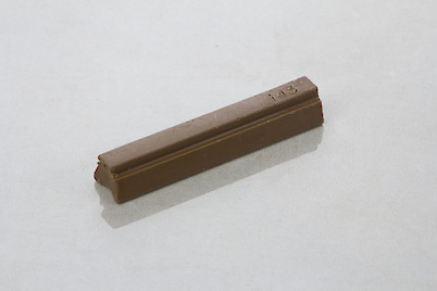 Меблевий віск м'який Heinrich König Ко 140 довжина 8 см, колір 143