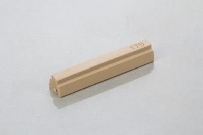 Меблевий віск м'який Heinrich König Ко 140 довжина 8 см, колір 179