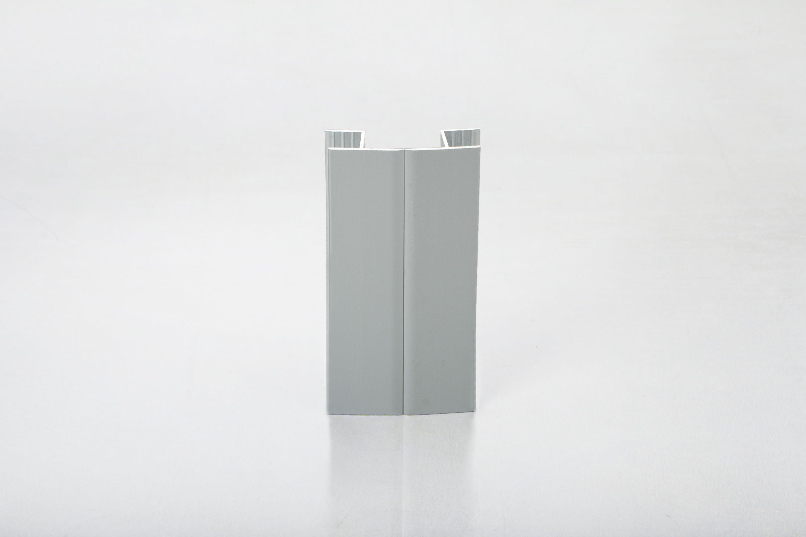 Куточок регулюємий Scilm для алюмінієвого цоколя H=100 мм алюміній