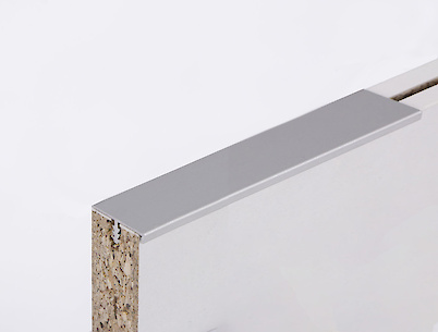 Врезной профиль-обрамление асимметричный ТГ для плиты 18 мм L=5600мм серебро