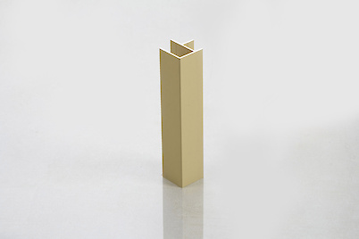 Куточок універсальний U90 для алюмінієвого цоколя H=100мм, золото