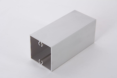 Труба квадратная алюминиевая 45x45x1.5мм с приливом L=5950 мм серебро