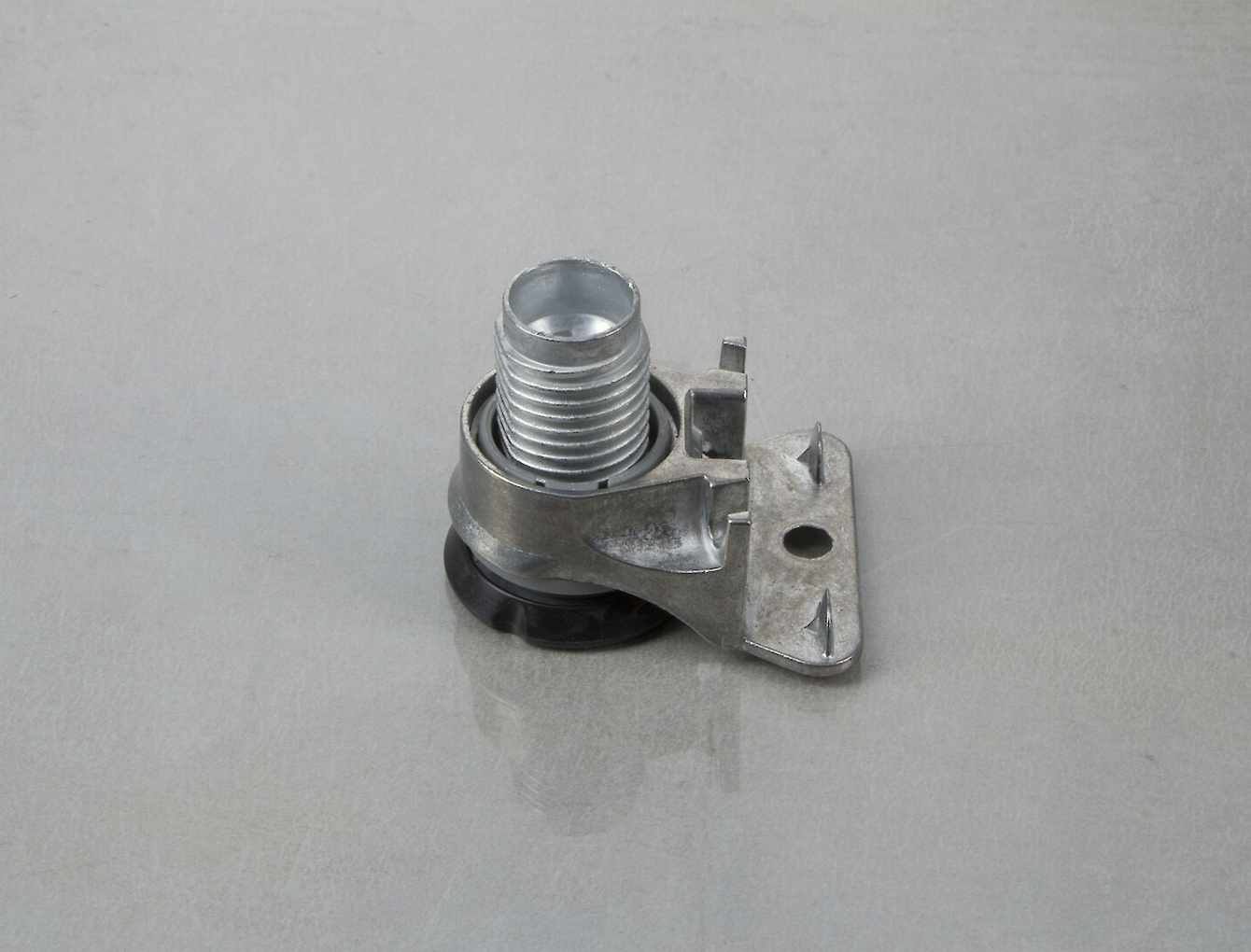 Ножка на бок шкафа Integrato G Italiana Ferramenta с регулятором высоты 25 мм с шипами