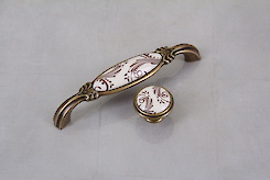 Меблева ручка Giusti РГ 513 M78.01.H2.D1G старе золото з керамікою