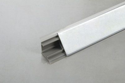 Отбортовка пластикова трикутна Scilm під алюміній  H=30мм L=4000мм