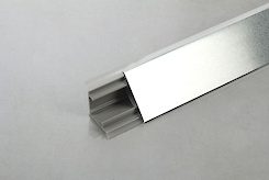 Отбортовка пластикова трикутна Scilm під алюміній гладкий H=30мм L=4000мм