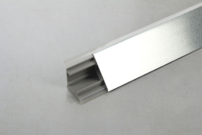 Отбортовка пластикова трикутна Scilm під алюміній гладкий H=30мм L=4000мм