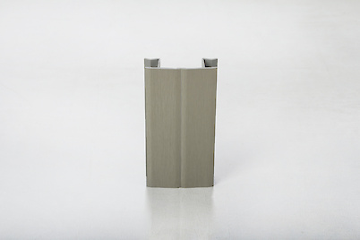 Куточок регулюємий Scilm для пластикового цоколя H=100 мм під нержавійку